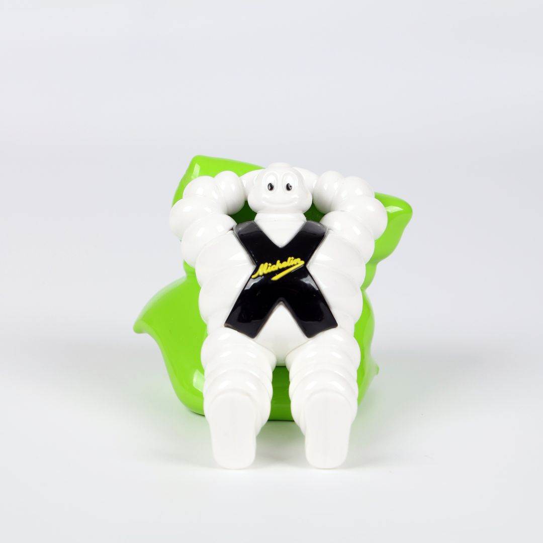 Figurine Michelin et le pneu X