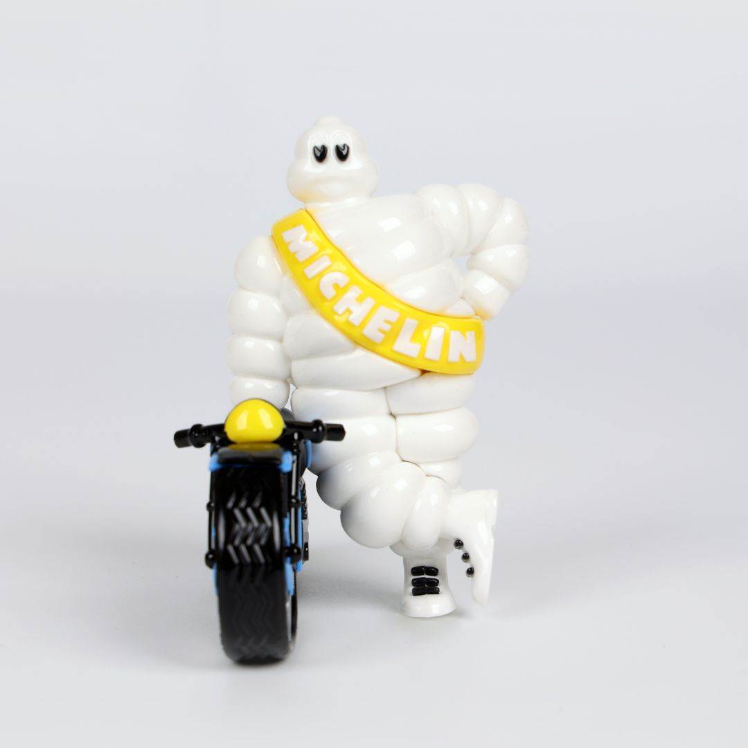 Figurine Michelin et la passion de la compétition